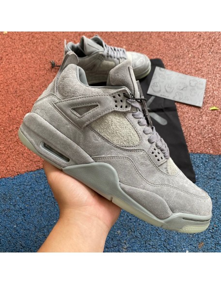 Air jordan 4 kaws